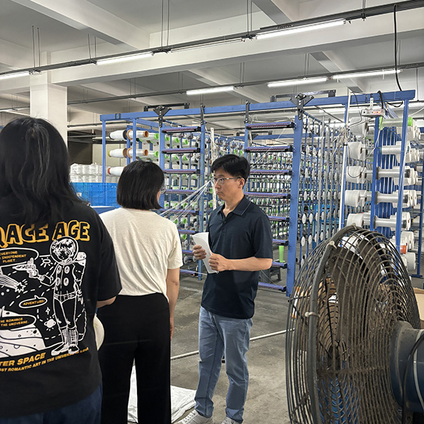 Anpassade specialfilterdukar för koreanska kunder som besöker anläggningen Anpassade specialfilterdukar för koreanska kunder som besöker anläggningen